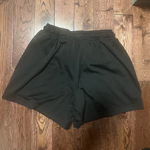 Mens Black Gymshark Mesh 5’ Shorts - Picture 2 of 3